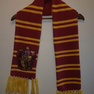 Harry Potter Gryffindor scarf